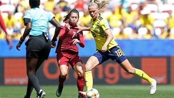Sweden's Fridolina Rolfo powers a blast past the Thailand keeper | 2019 FIFA Women's World Cup™