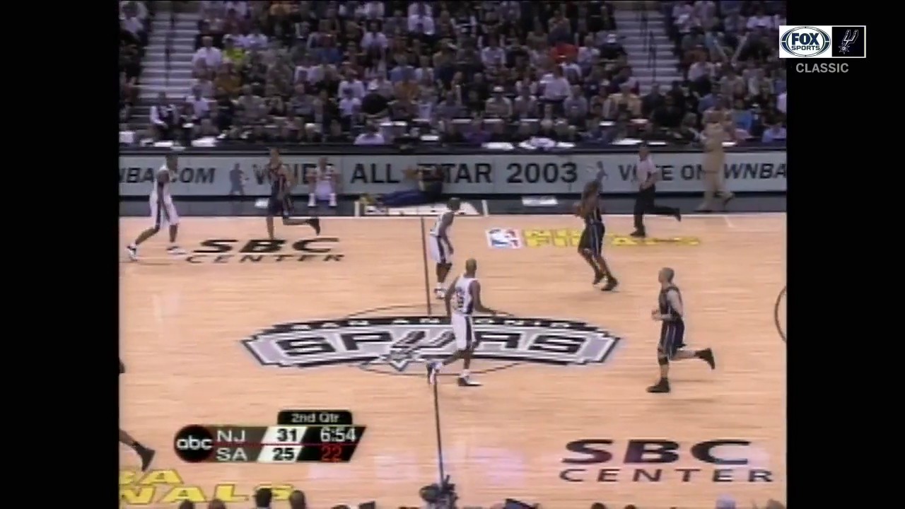 WATCH: Duncan Draws Double Team, Claxton Open Jumper | Spurs CLASSICS