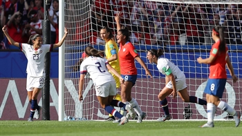 Carli Lloyd scores her 2nd off the corner to extend the United States' lead | 2019 FIFA Women's World Cup™ Highlights