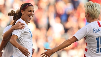 Alex Morgan scores for a second time to break the tie | 2018 TOURNAMENT OF NATIONS