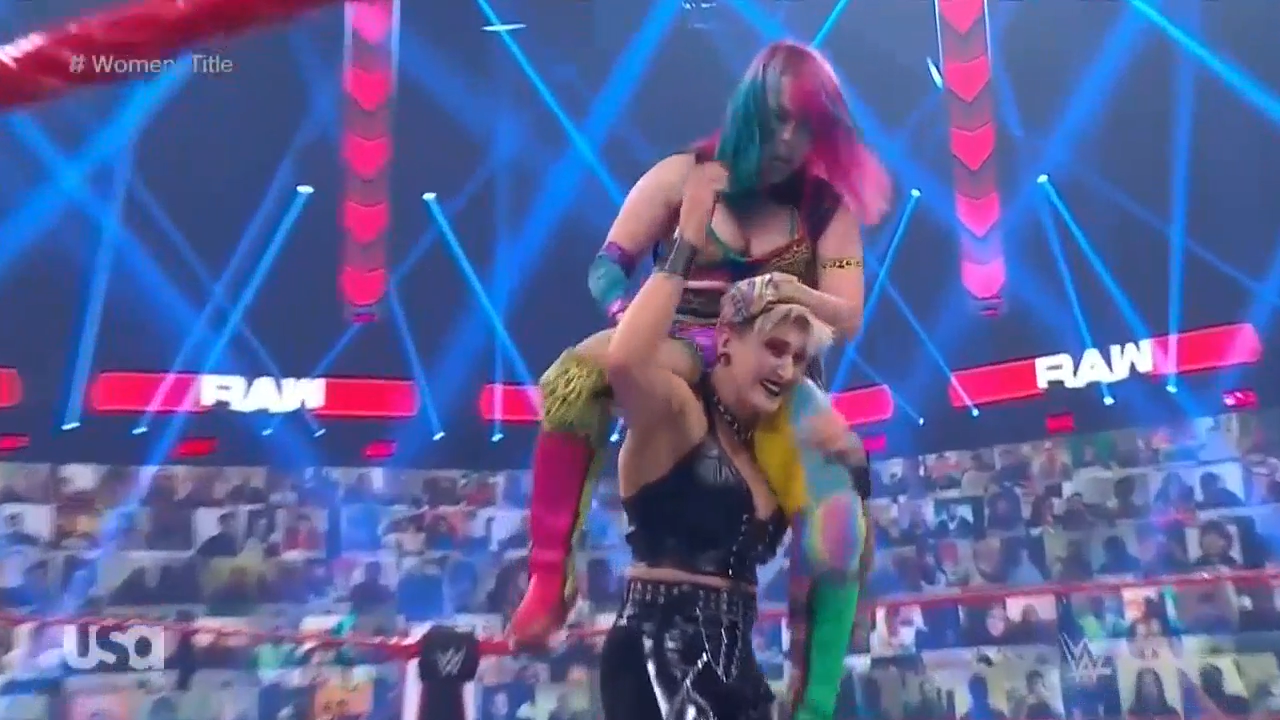 Watch Auska and Ripley showdown in Raw Championship rematch
