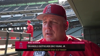 Mike Scioscia praises Eric Young Jr.