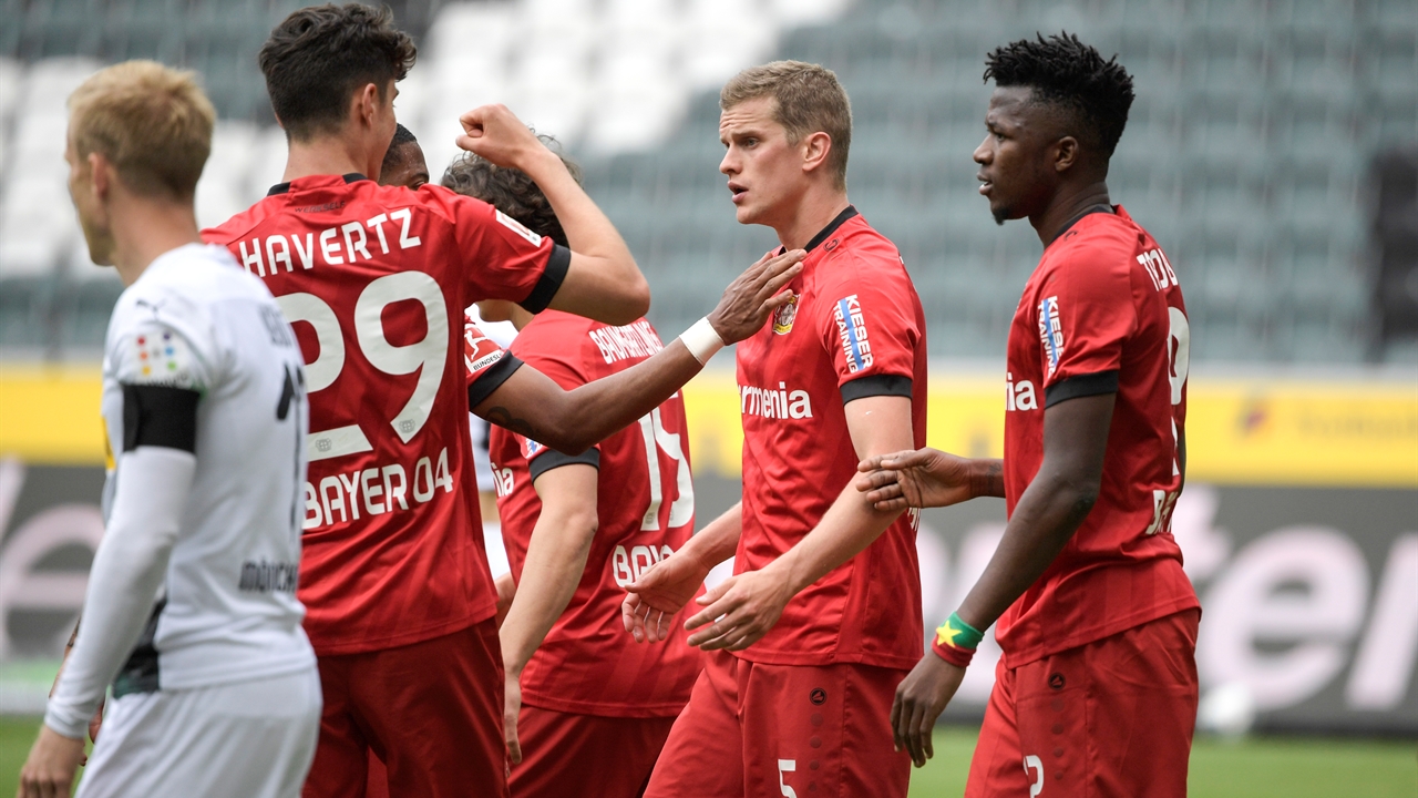 Sven Bender scores a diving header on M'Gladbach | FOX SOCCER