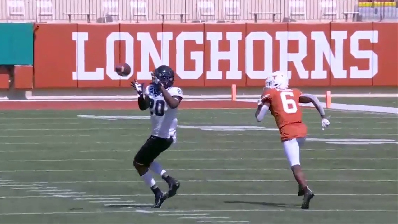 La'Kendrick Van Zandt’s interception leads to TCU extending lead over Texas before halftime