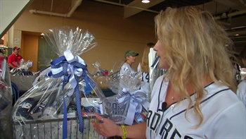 Padres 'Favorite Things Basket' fundraiser | Padres POV