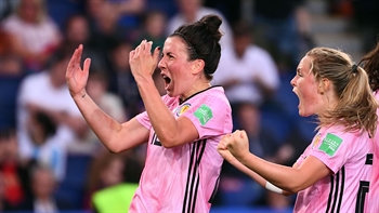 Scotland's Jen Beattie scores the header off an extended set piece | 2019 FIFA Women's World Cup™