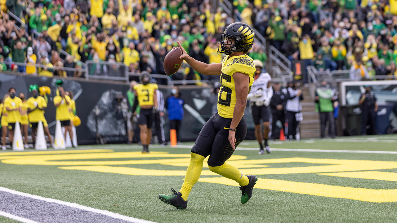 Travis Dye's three-TD performance helps No. 7 Oregon to 52-29 win over Colorado