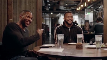 Aaron Donald catches up with Michael Strahan, Howie Long