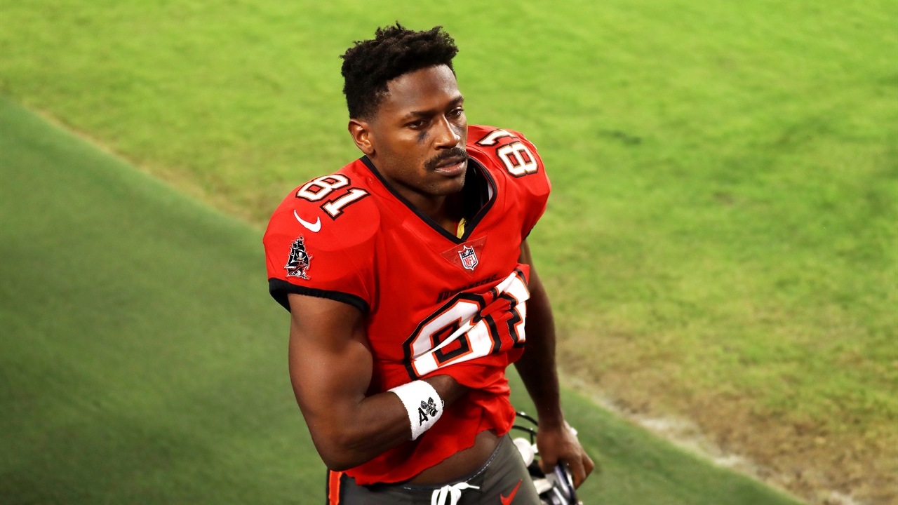 Skip Bayless: The Tom Brady & Antonio Brown experiment is not yet working as expected | UNDISPUTED