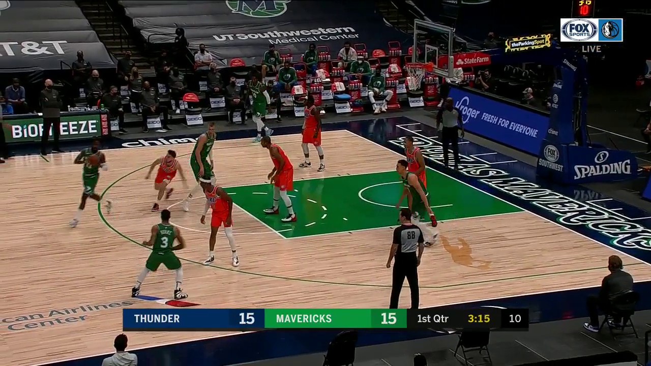 HIGHLIGHTS: Kristaps Porzingis Drives Hard to the Rim, Dunks