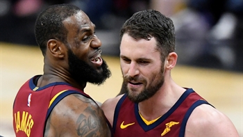 Nick Wright reacts to LeBron's clutch pass to Kevin Love: He makes the right play, no matter what
