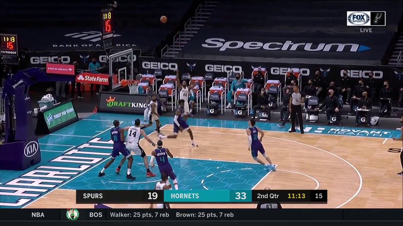HIGHLIGHTS: Mills baseline pass finds Gay for corner three