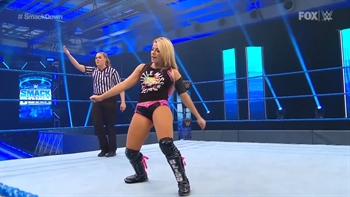Alexa Bliss defeats Asuka while Nikki Cross watched from commentary | WWE on FOX