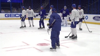Mic'd Up: Assistant coach Derek Lalonde gets vocal during Lightning practice
