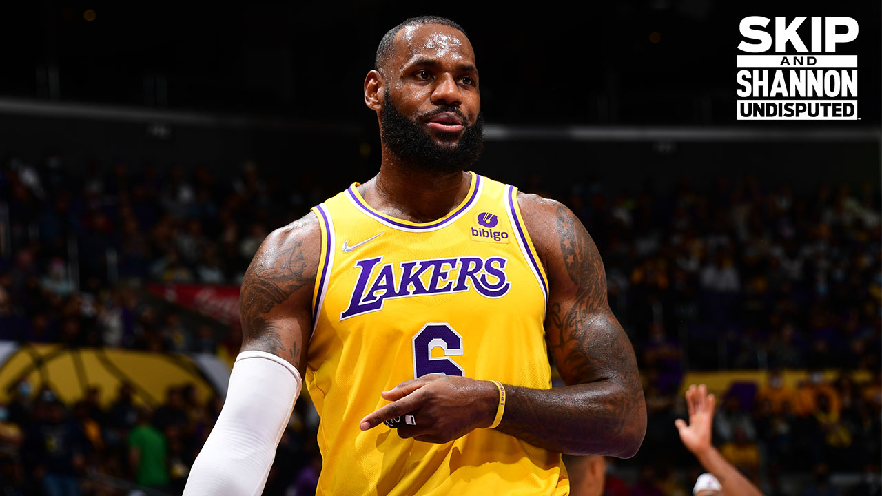 Skip Bayless explains why he gives LeBron James' strong performance against the Rockets a 9 I UNDISPUTED