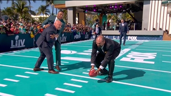 Terry Bradshaw, Franco Harris reenact The Immaculate Reception