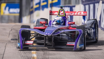 Sam Bird wins the first race at the Hong Kong ePrix despite penalty | 2017-18 FORMULA E