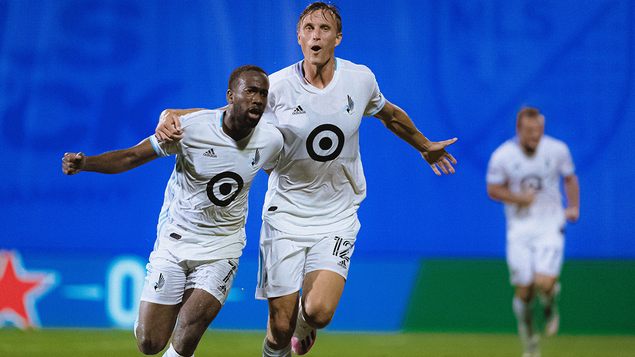 Minnesota United stuns Sporting KC with two added-time goals, win 2-1