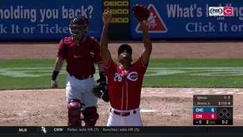 Reds celebrate 7th straight win, series sweep of Cubs