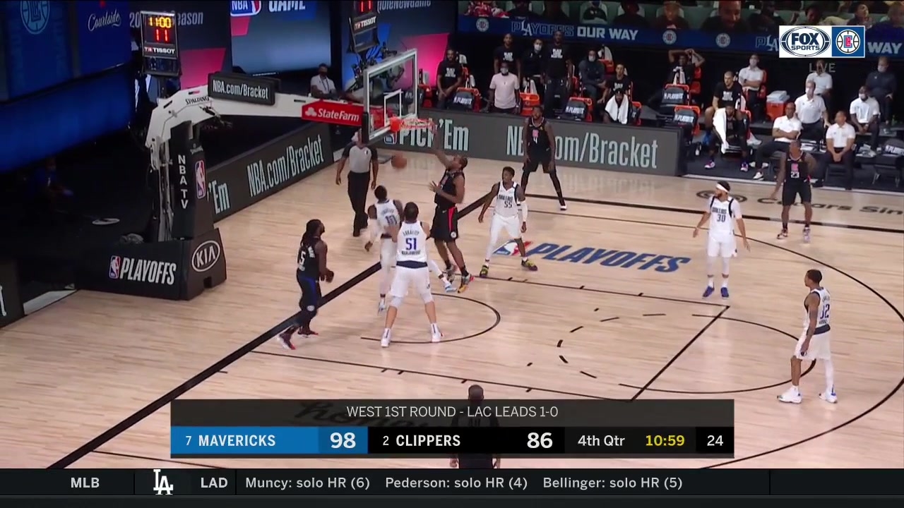 HIGHLIGHT: Kawhi Leonard goes into the paint for ferocious slam