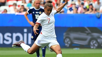 England convert early penalty to take lead vs. their archrivals