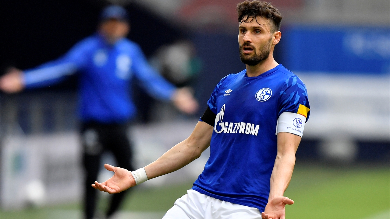 FC Schalke 04 falls flat, losing 3-0 at home to Augsburg | FOX SOCCER