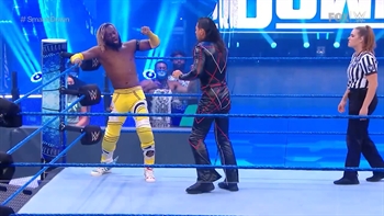 Kofi Kingston battles Shinsuke Nakamura | WWE ON FOX