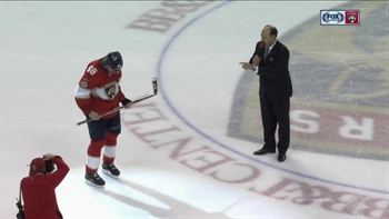 Jaromir Jagr gets golden stick after recording 1,888th career point