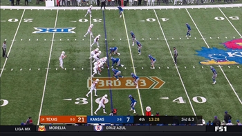 WATCH: Kansas grabs an Interception in the 4th quarter