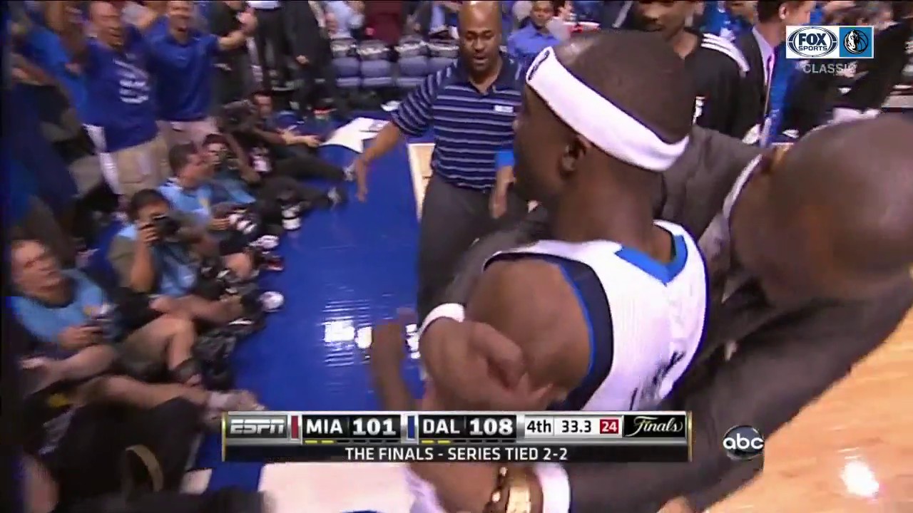 WATCH: Jason Terry Long 3 Gives Mavs the Lead | Mavericks CLASSICS