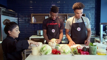 Shai Gilgeous-Alexander and Jerome Robinson learn cooking skills
