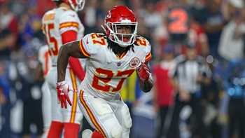 Tony Gonzalez and Michael Vick give their thoughts on the Kareem Hunt situation