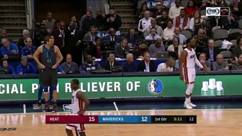 Dwyane Wade, Dirk Nowitzki enter game to a Standing-O in Dallas