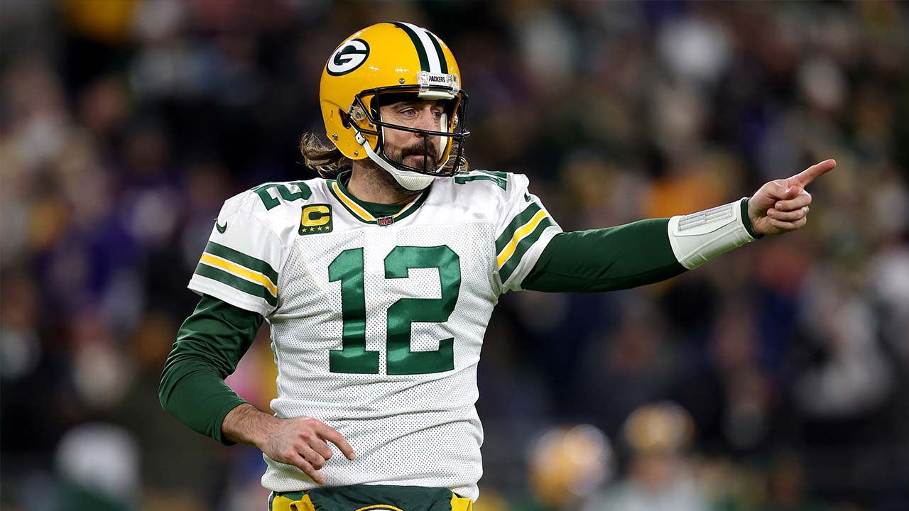 StatsCentre on X: Aaron Rodgers throws 5 TD + extends his NFL