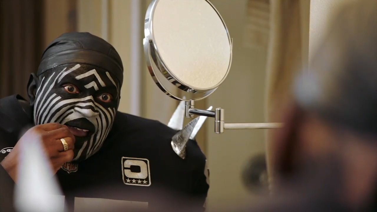 Howie Long surprises Raiders super fan with nomination to Ford Hall of Fans