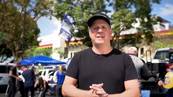 Cousin Sal introduces the “Ram Burger” to Los Angeles fans