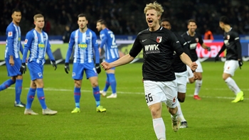 Martin Hinteregger with a towering header to give Augsburg a 1-0 lead over Hertha BSC Berlin | 2018-19 Bundesliga Highlights