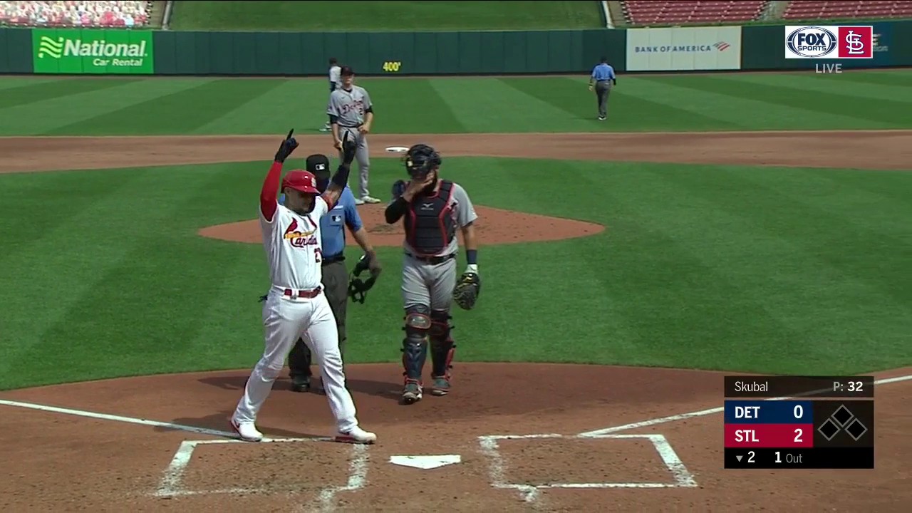 Molina homers, Cards win Game 1 of doubleheader