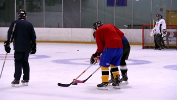 LA Kings Weekly: How unique design allows blind hockey player to hear puck