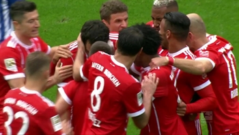 Mats Hummels header puts Bayern in front vs. Hertha Berlin | 2017-18 Bundesliga Highlights