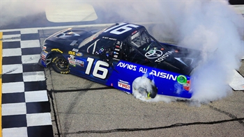 Brett Moffitt's daring moves propels him to the win at Atlanta | 2018 TRUCK SERIES | FOX NASCAR