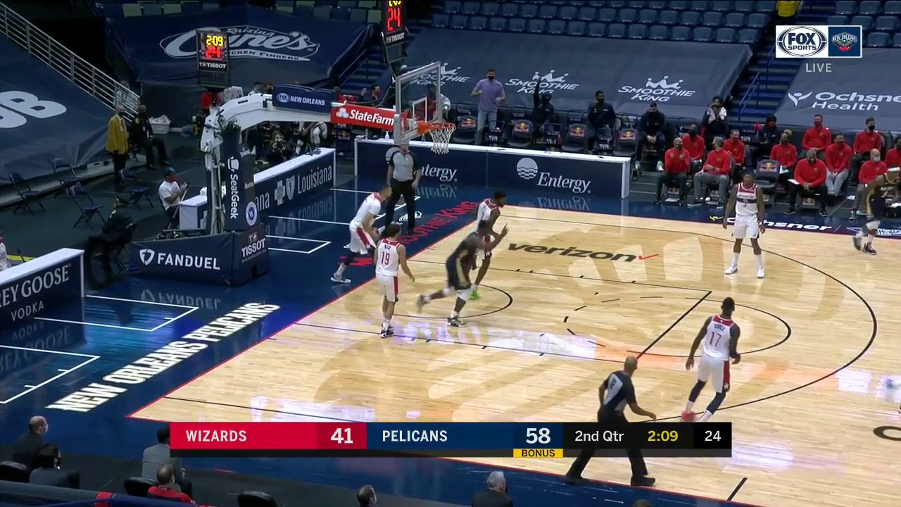 HIGHLIGHTS: Lonzo Ball Dishes to Zion Williamson