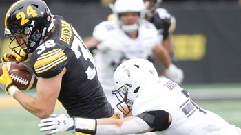 Northwestern upset No. 21 Iowa, win 1st ever Big Ten West title