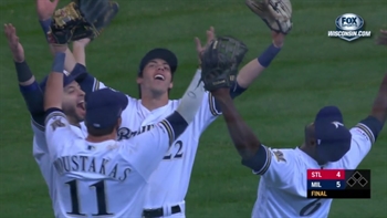 WATCH: Brewers' Cain makes game-saving grab at center-field wall in 9th inning