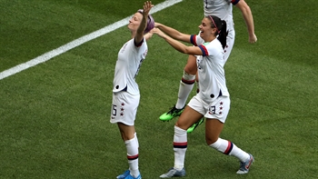 United States' Megan Rapinoe scores the penalty vs. Netherlands for a 1-0 lead | 2019 FIFA Women's World Cup™