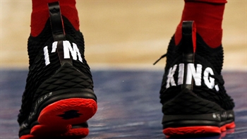 Shannon Sharpe reacts to LeBron wearing √¢‚Ç¨ÀúI√¢‚Ç¨‚Ñ¢m King√¢‚Ç¨‚Ñ¢ shoes in win against the New York Knicks