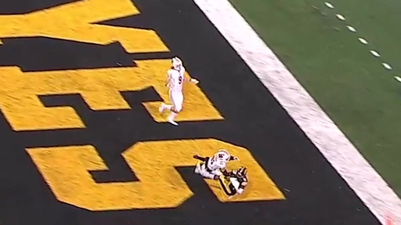 Ihmir Smith-Marsette finishes what he started punching in Iowa TD to go up 14-0 on Wisconsin