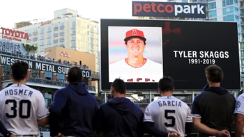 Nick Swisher and Eric Karros react to the passing of Angels pitcher Tyler Skaggs