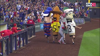 Eugenio Suarez interferes in Brewers' Sausage Race