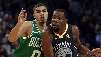 Cris Carter reacts to Golden State's 109-105 win over the Cetlics